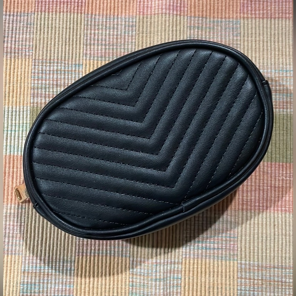 Steve Madden black quilted V stitched belt bag gold zipper fanny pack clutch